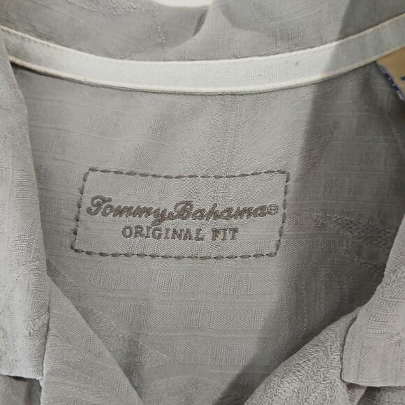 Tommy Bahama Men's Medium 100% Silk Taupe Embossed Short-Sleeved Hawaiian Shirt - Picture 2 of 13
